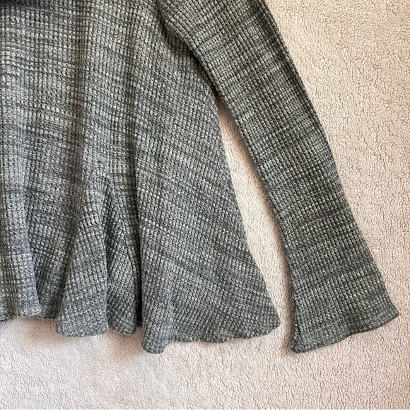 Anthropologie Waffle Thermal Knit Cowl Neck Flare Sleeve Sweater Gray Sz. Medium - Picture 6 of 9